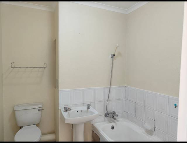 2 BEDROOM FLAT FOR SALE IN THREE RIVERS PROPER